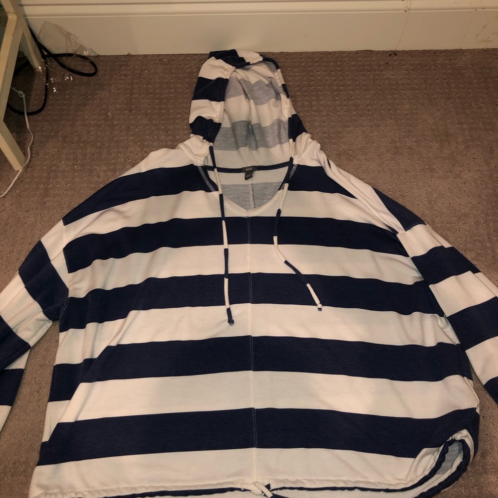 Women’s hooded long sleeve with a drawstring